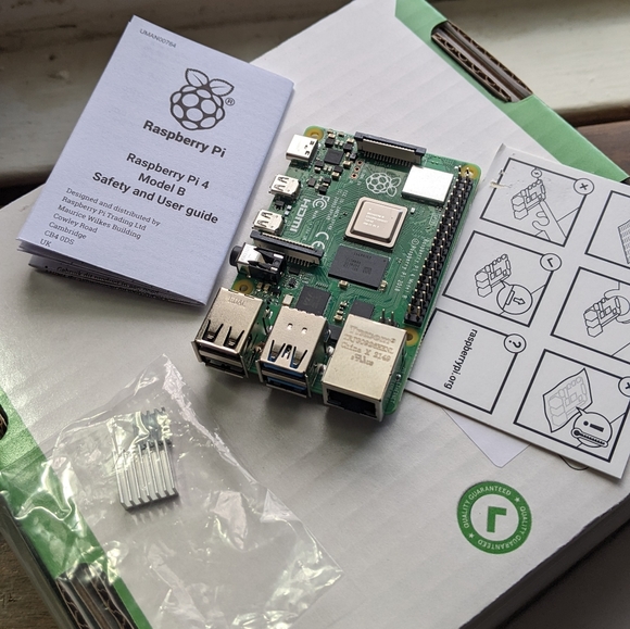 Raspberry Pi 4 Model B 4GB Starter Kit - Picture 6 of 11